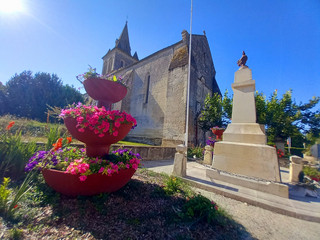Fleurissement_eglise_tugeras.jpg